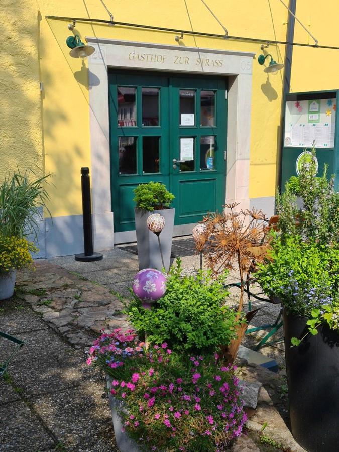 Gasthof Zur Strass オイゲンドルフ エクステリア 写真
